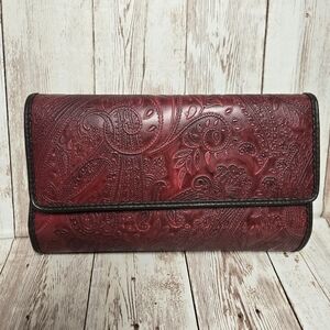 Relic Red Embossed Paisley Organizer Wallet Snap Closure Zip Pocket Card Holder